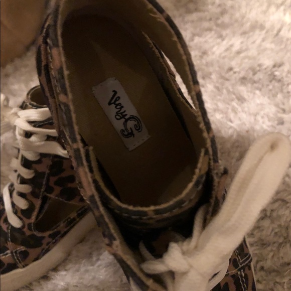 Size 6.5 wedge style lace up canvas sneaker by Very G. - Picture 5 of 5